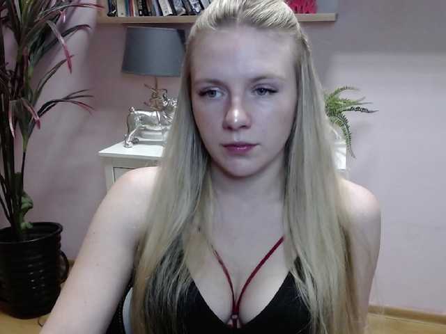 Live sex webcam photo for MindyPleasure #275433234