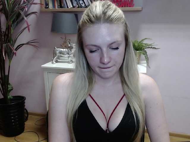 Live sex webcam photo for MindyPleasure #275439086