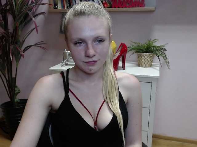 Live sex webcam photo for MindyPleasure #275523930