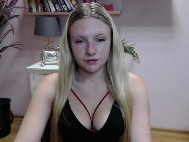 Live sex webcam photo for MindyPleasure #275637380