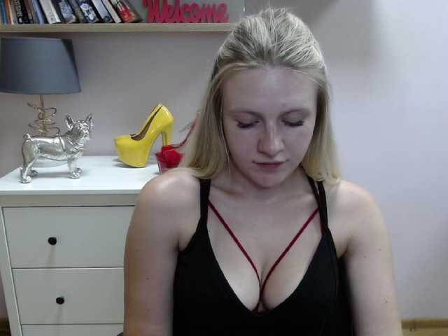 Live sex webcam photo for MindyPleasure #275674895