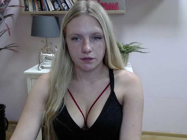 Live sex webcam photo for MindyPleasure #275688500