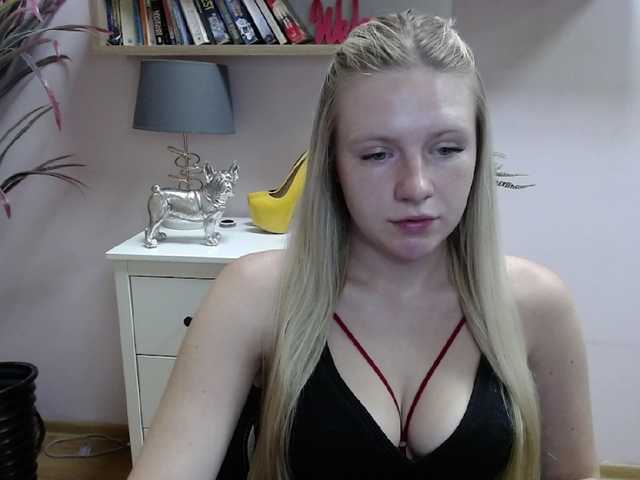 Live sex webcam photo for MindyPleasure #275696512