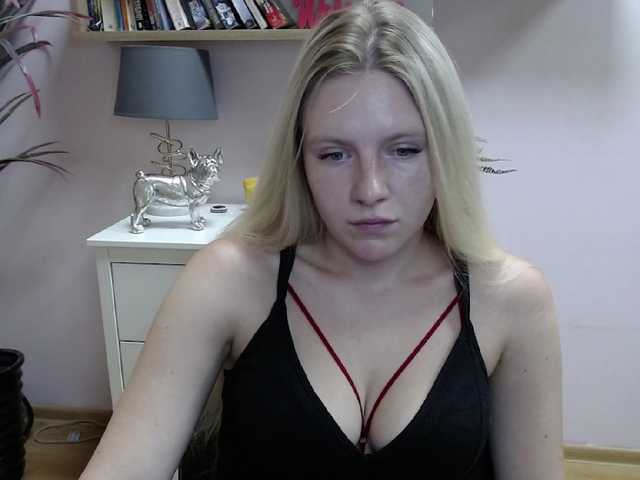 Live sex webcam photo for MindyPleasure #275704320