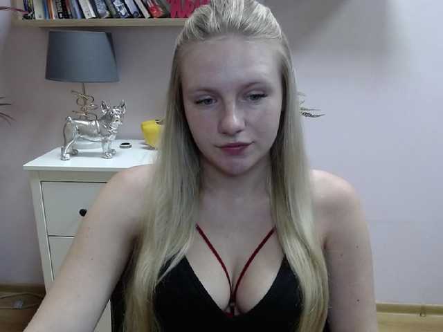 Live sex webcam photo for MindyPleasure #275731931