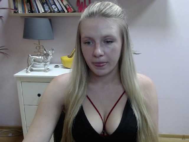 Live sex webcam photo for MindyPleasure #275739115