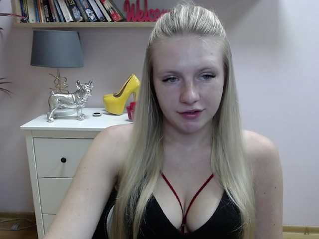 Live sex webcam photo for MindyPleasure #275755869