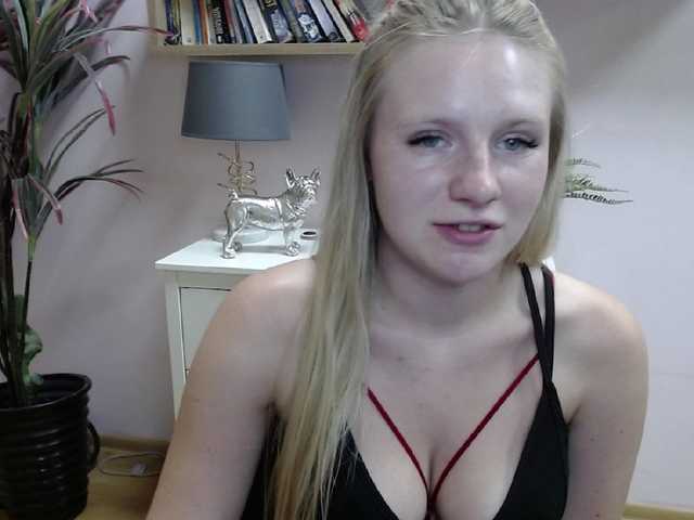 Live sex webcam photo for MindyPleasure #275842414