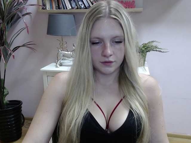 Live sex webcam photo for MindyPleasure #275938467