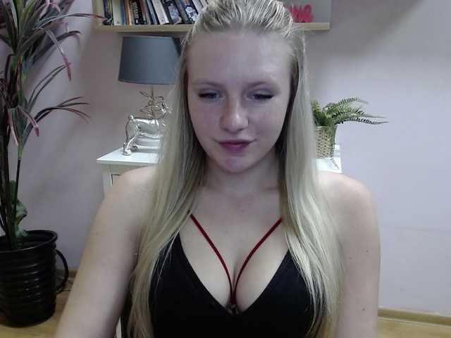 Live sex webcam photo for MindyPleasure #276017629