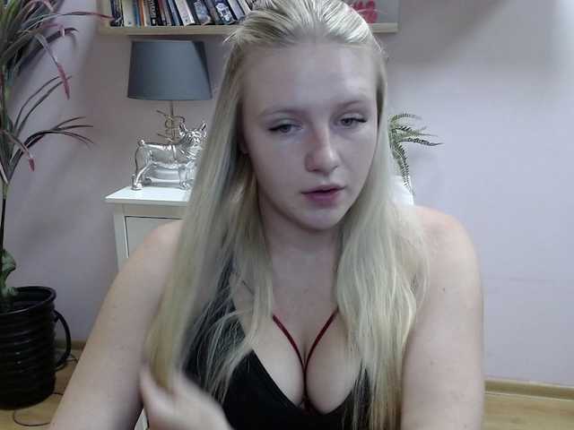 Live sex webcam photo for MindyPleasure #276105047