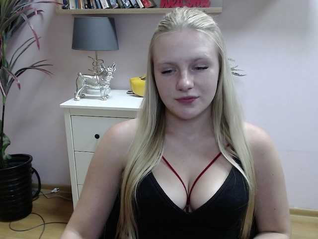 Live sex webcam photo for MindyPleasure #276106568