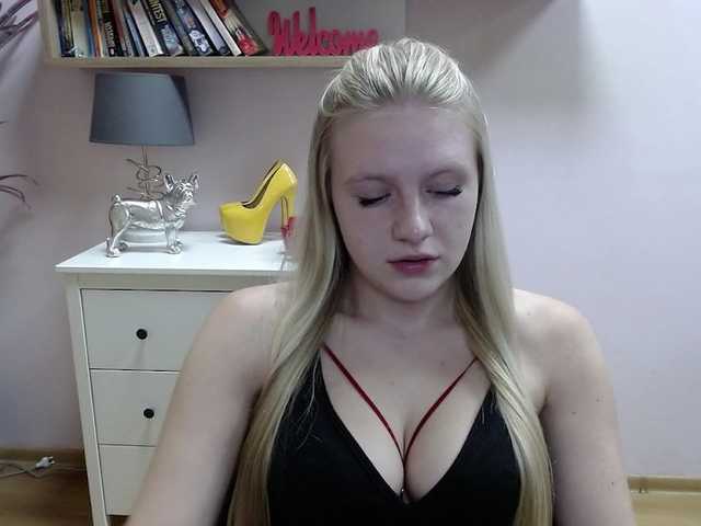 Live sex webcam photo for MindyPleasure #276202458