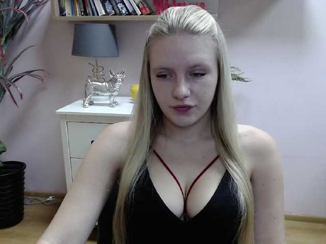 Live sex webcam photo for MindyPleasure #276216738