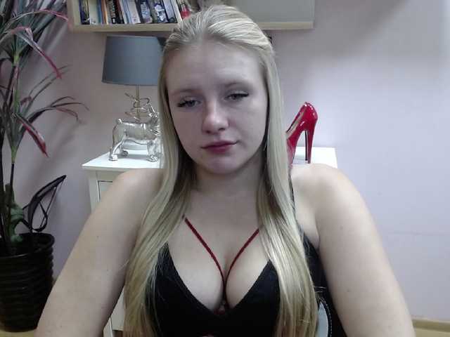 Live sex webcam photo for MindyPleasure #276519956