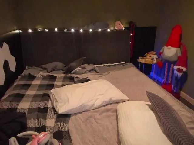 Live sex webcam photo for Mini-tiny #291998480