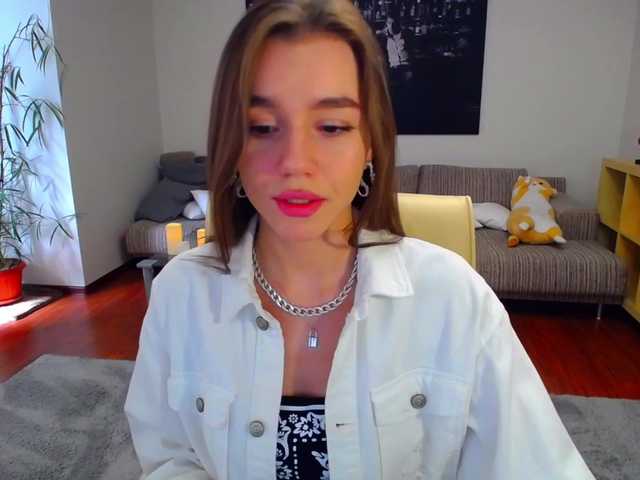 Live sex webcam photo for MiniCalm #273602417