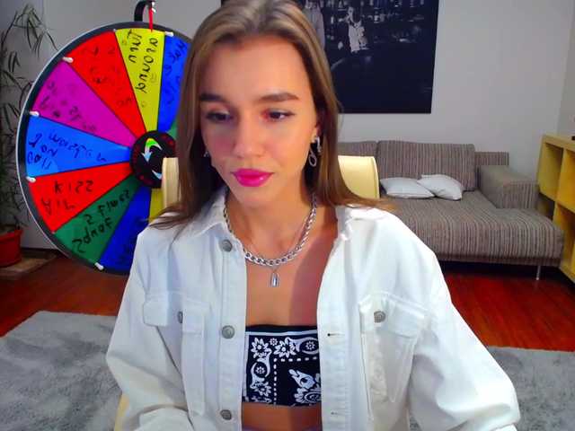 Live sex webcam photo for MiniCalm #273605058