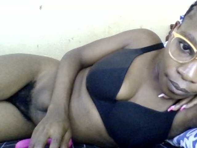 Live sex webcam photo for Minlavine #294208196