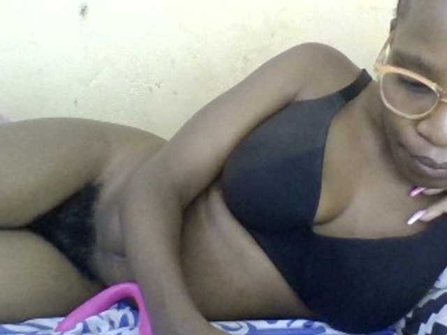 Live sex webcam photo for Minlavine #294227892