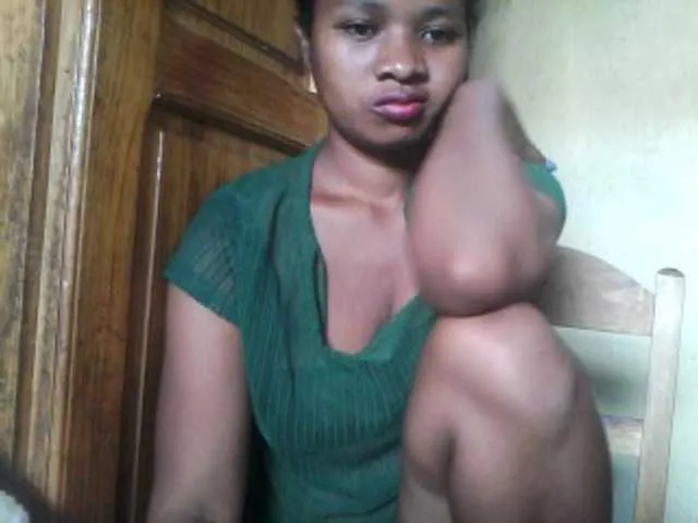 Live sex webcam photo for Minouche6 #276634040