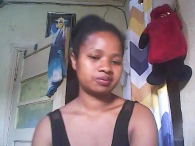 Live sex webcam photo for Minouche6 #276651426