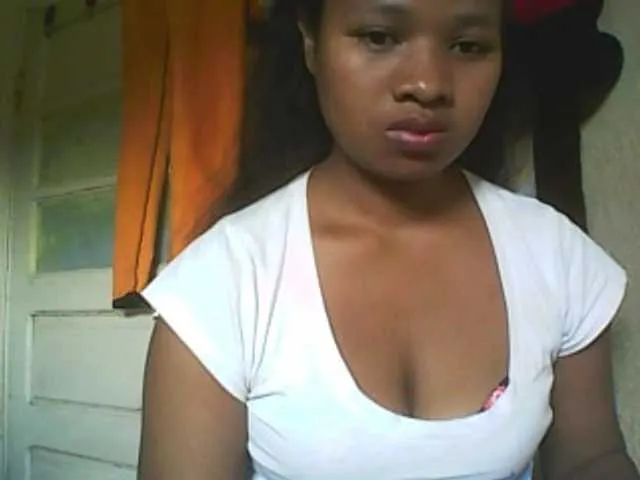 Live sex webcam photo for Minouche6 #276666185