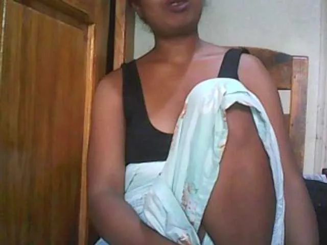 Live sex webcam photo for Minouche6 #276709400