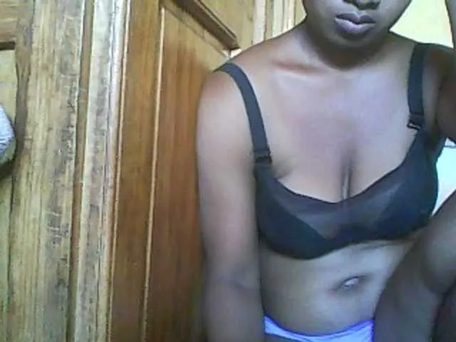 Live sex webcam photo for Minouche6 #276738484