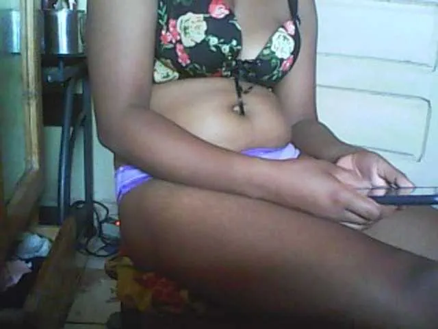 Live sex webcam photo for Minouche6 #276807330