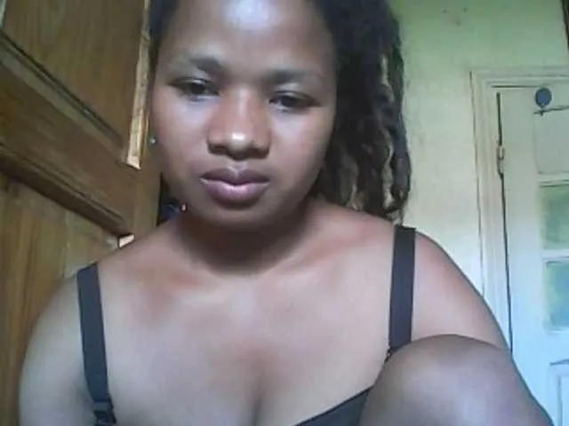 Live sex webcam photo for Minouche6 #276913264