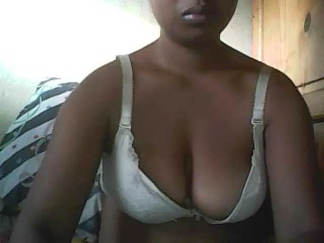 Live sex webcam photo for Minouche6 #277046378