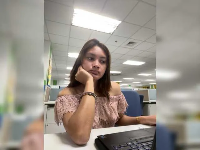 Live sex webcam photo for MintyyCind #277261369