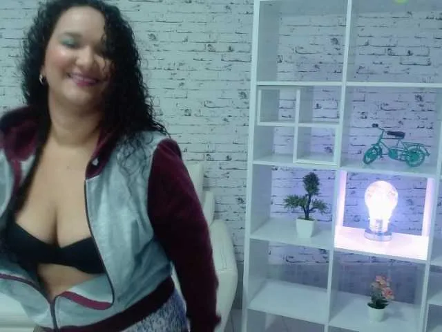 Live sex webcam photo for MinxCanela #272371959