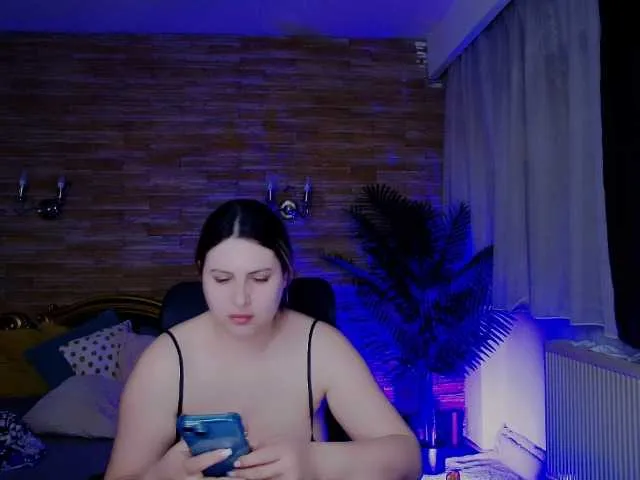 Live sex webcam photo for MiraHaze #290650756