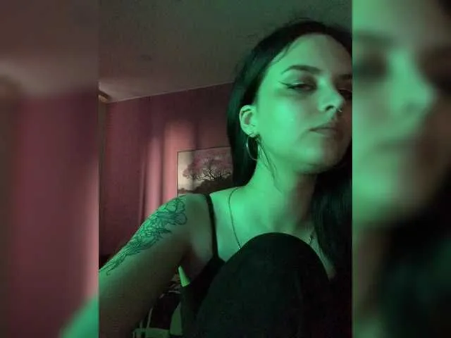 Live sex webcam photo for Mirabel21 #274048999