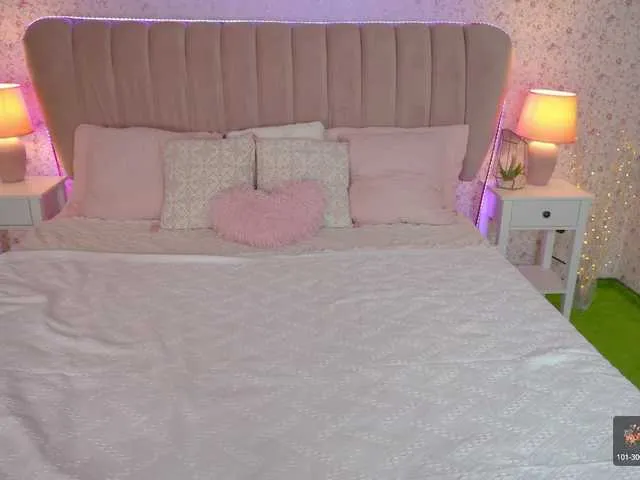 Live sex webcam photo for MirandaHobbs #288029601