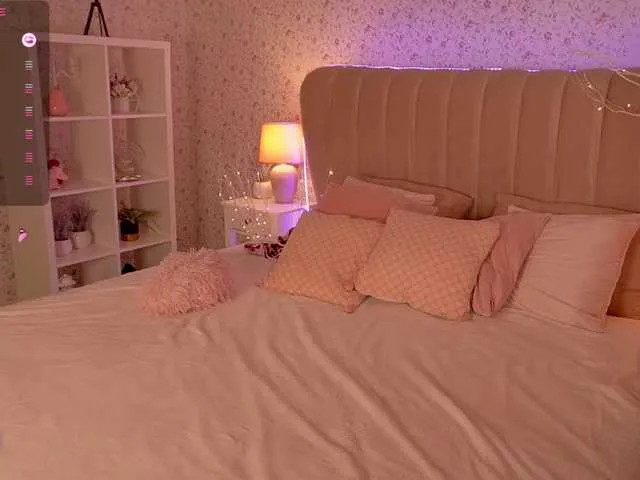 Live sex webcam photo for MirandaHobbs #290654899