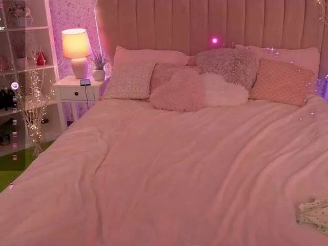 Live sex webcam photo for MirandaHobbs #291480635