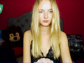 Live sex webcam photo for MirandaRay #140365743