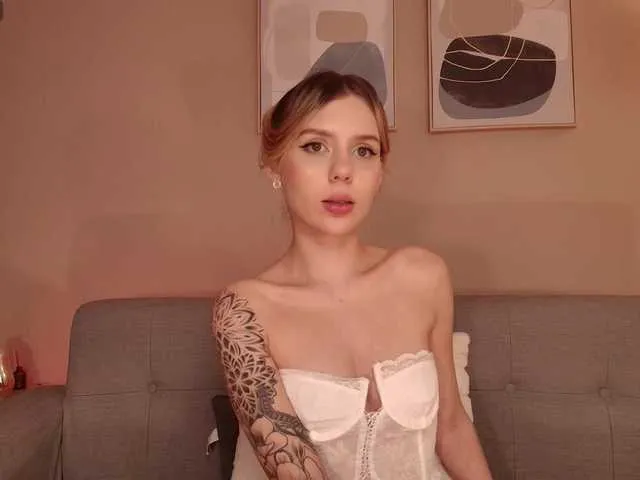 Live sex webcam photo for MirandaShaw #290872998