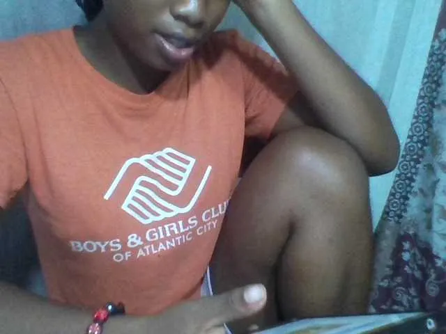 Live sex webcam photo for Mirelle12 #290691436