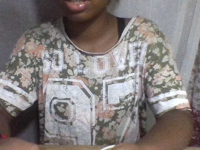 Live sex webcam photo for Mirelle12 #290733027