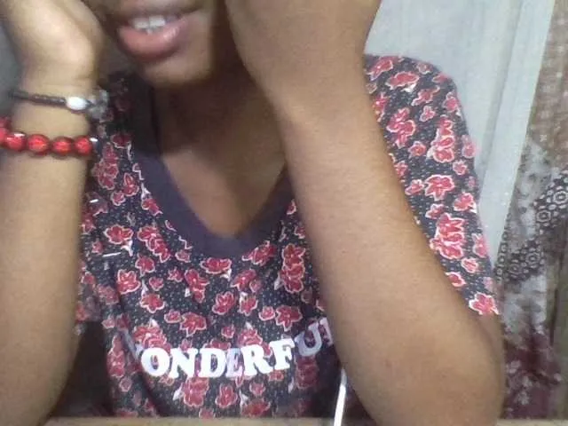 Live sex webcam photo for Mirelle12 #290745076