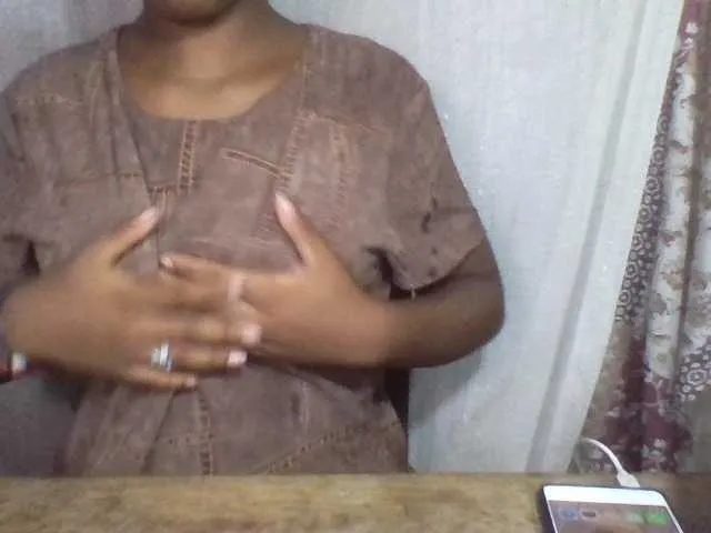 Live sex webcam photo for Mirelle12 #290751722