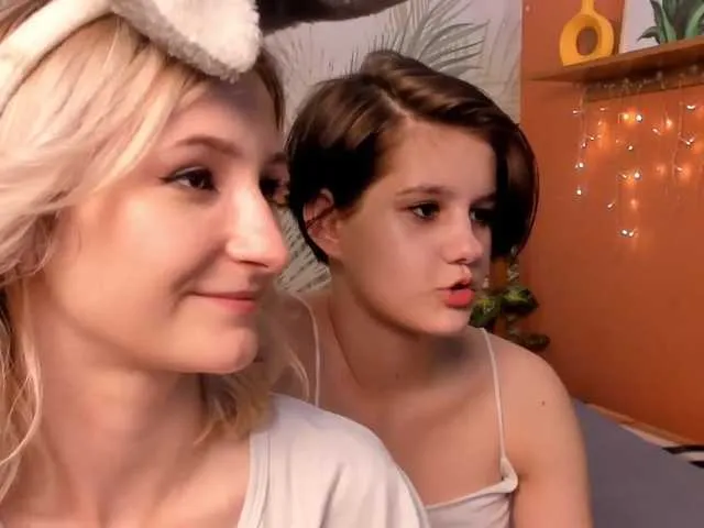 Live sex webcam photo for MirelleJoelle #274449304