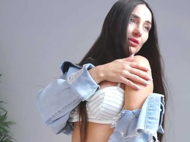 Live sex webcam photo for MiriamFoxx #291994278