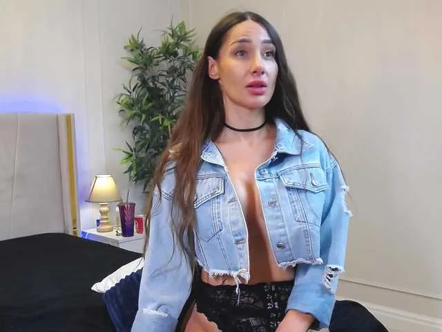 Live sex webcam photo for MiriamFoxx #292034047