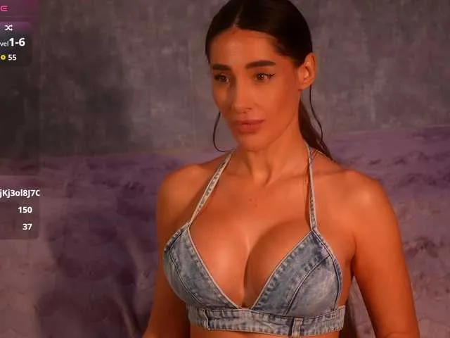 Live sex webcam photo for MiriamFoxx #292860030