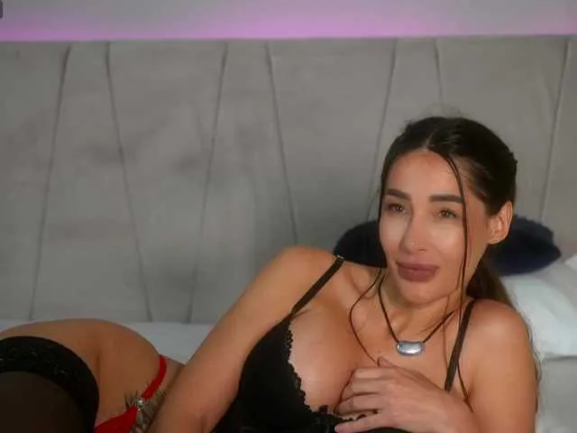 Live sex webcam photo for MiriamFoxx #293674945